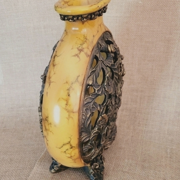 Vintage Asian Reticulated Round Silk Flower Vase - Picture 9 of 9